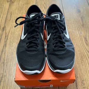 Woman’s Nike Flex Supreme TR3 SZ 7
